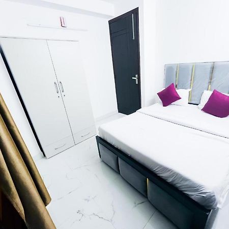 Hotel 24By7 New Delhi Exterior foto
