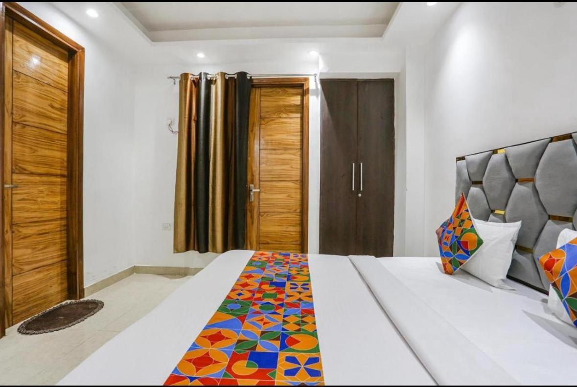 Hotel 24By7 New Delhi Exterior foto