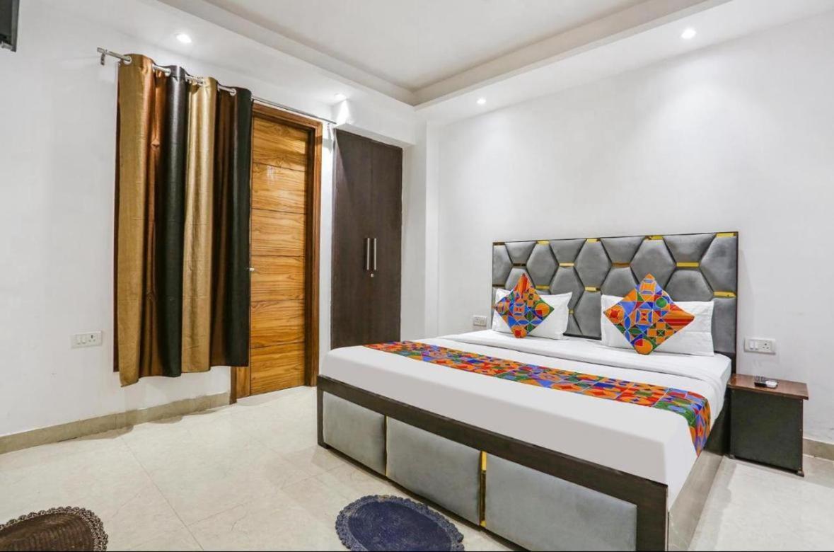 Hotel 24By7 New Delhi Exterior foto