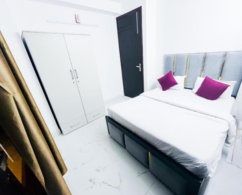 Hotel 24By7 New Delhi Exterior foto