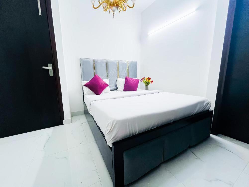 Hotel 24By7 New Delhi Exterior foto