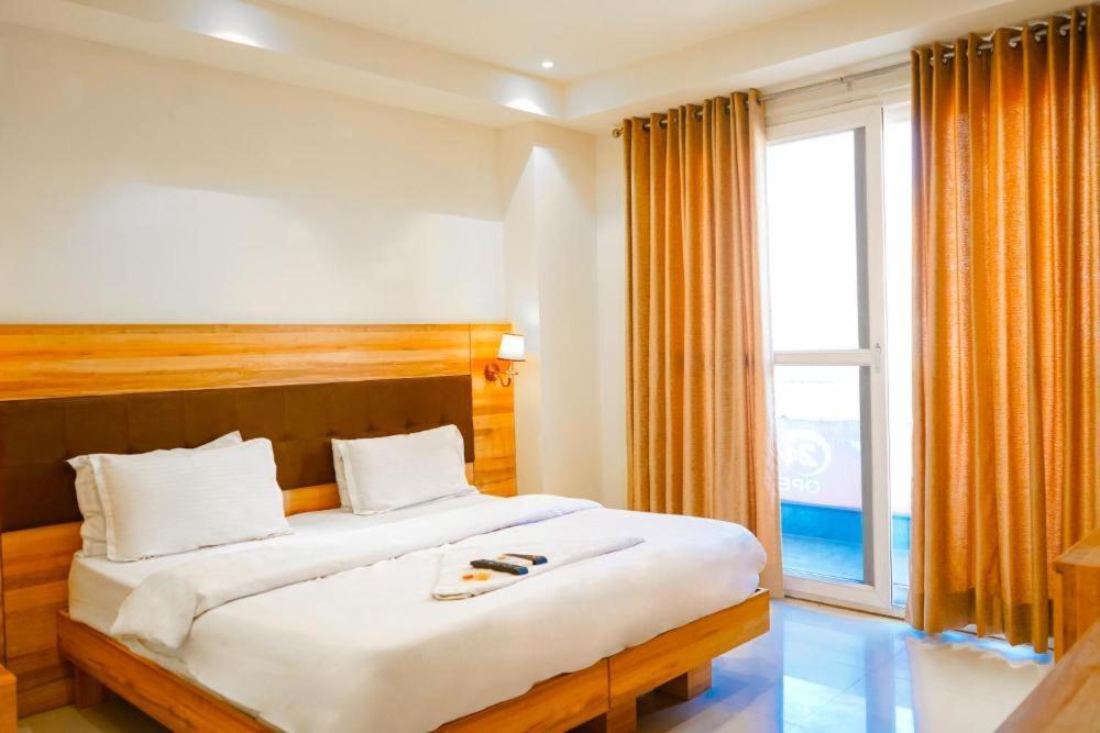 Hotel 24By7 New Delhi Exterior foto