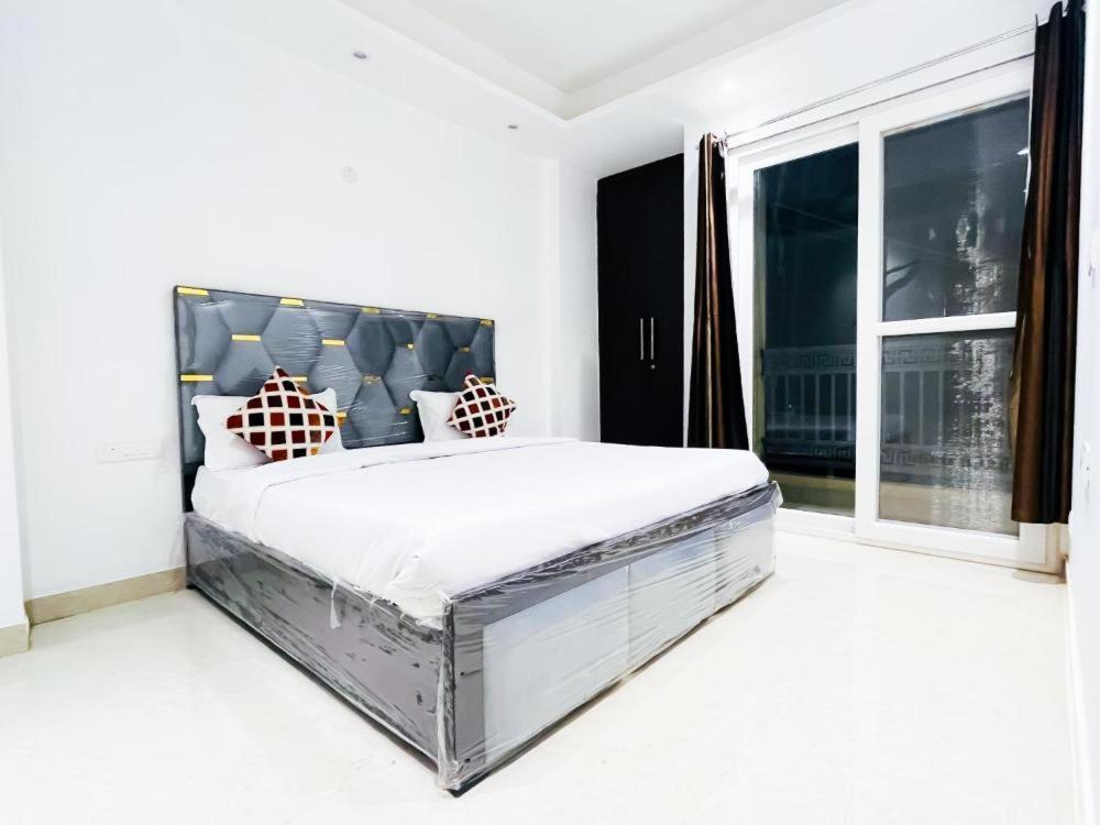 Hotel 24By7 New Delhi Exterior foto