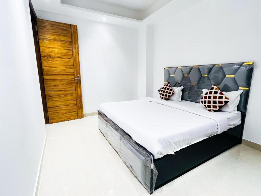 Hotel 24By7 New Delhi Exterior foto